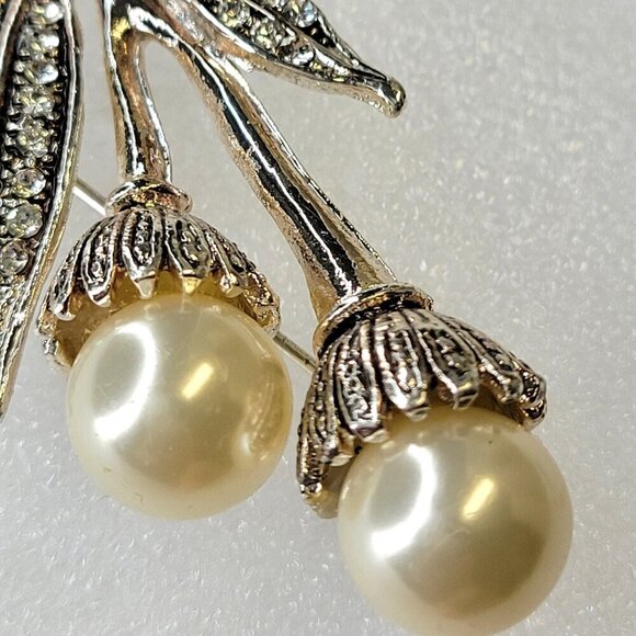 Faux Pearl Flower Bud Brooch Pin - Picture 3 of 11